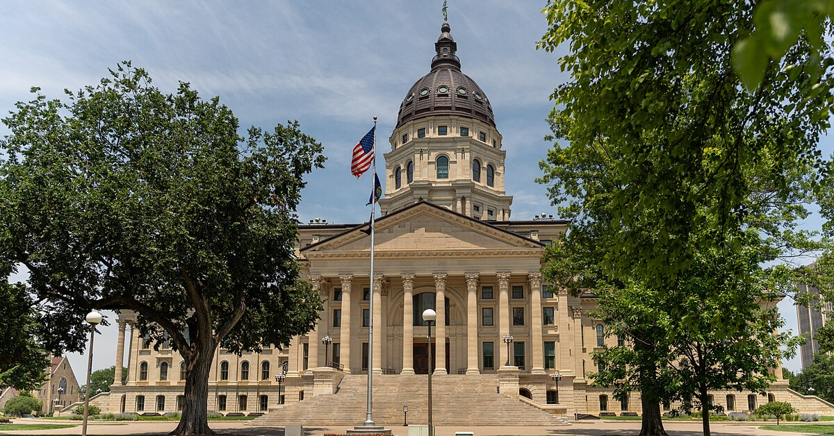 Kansas : des milliers de chrétiens pour empêcher une messe noire