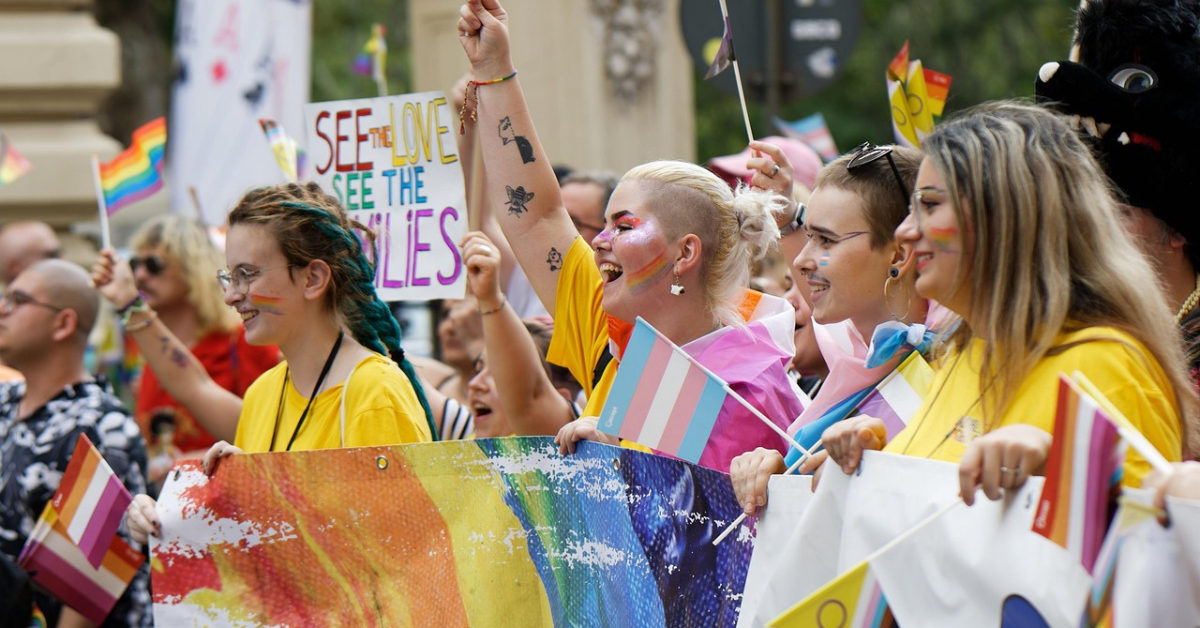 Wokisme en France : vers la banalisation de l’homosexualité ?