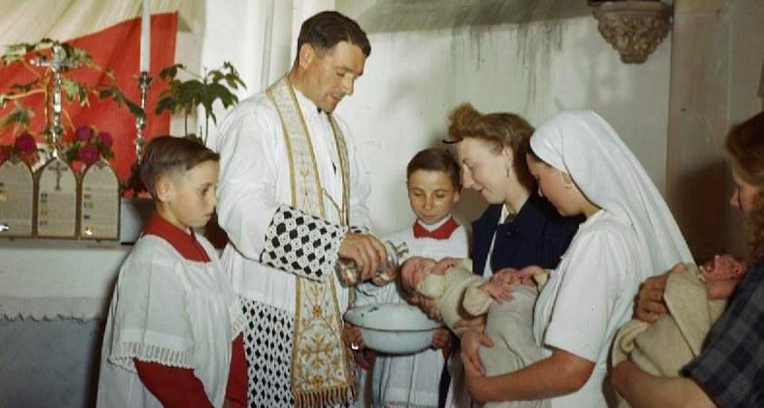 Baptiser les petits enfants viole les droits de l’homme, déclare l’ancienne présidente d’Irlande